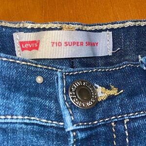 Levis Super Skinny - size 10
